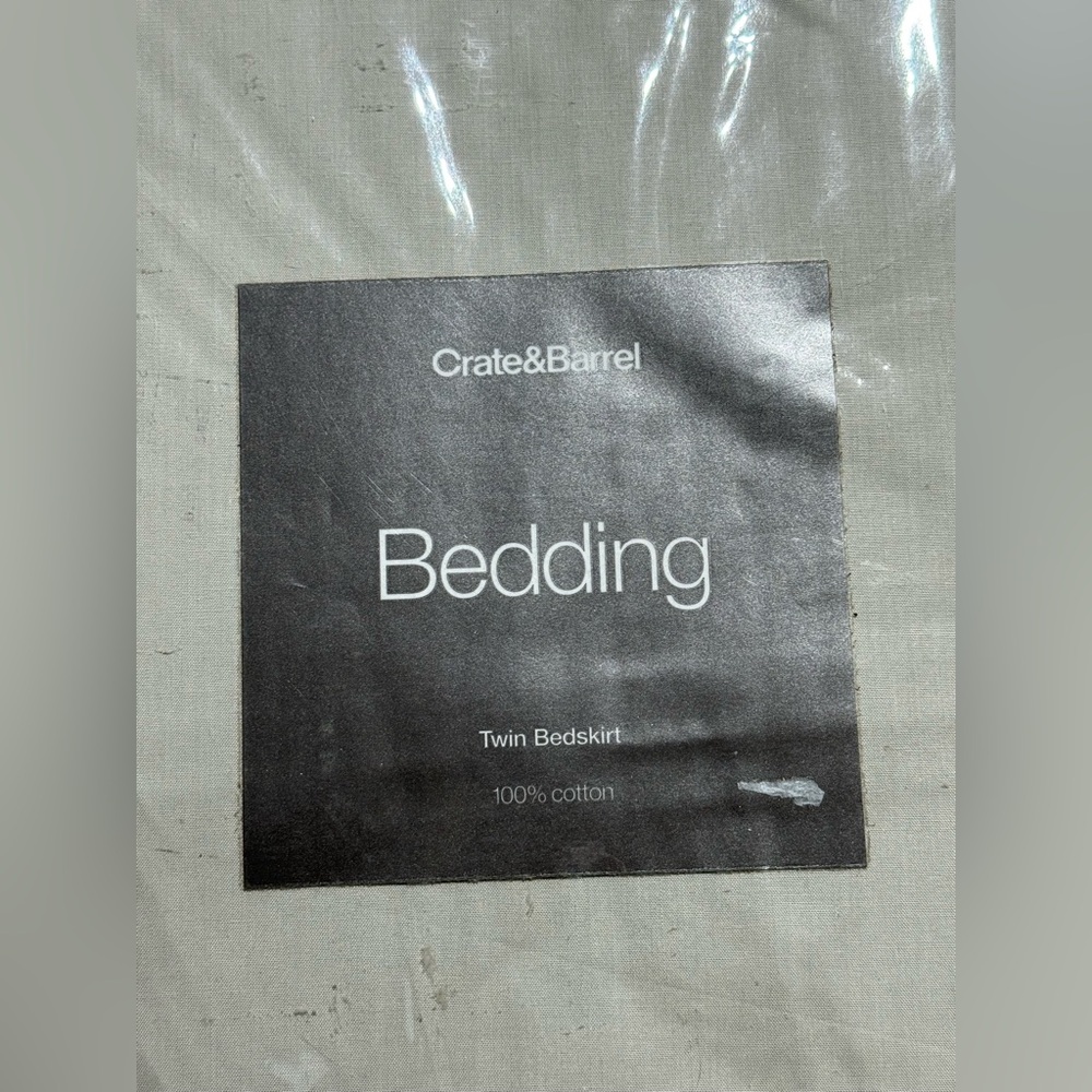 Crate & Barrel Times Square twin set 1 duvet cover,2 standard shams &1 bedskirt - Picture 6 of 8